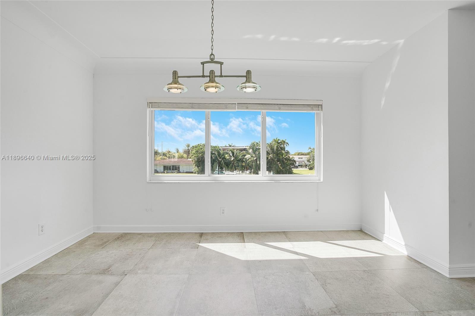 KNOLLWOOD CONDO - Residential