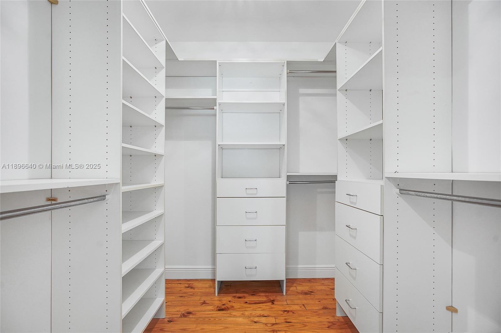 KNOLLWOOD CONDO - Residential
