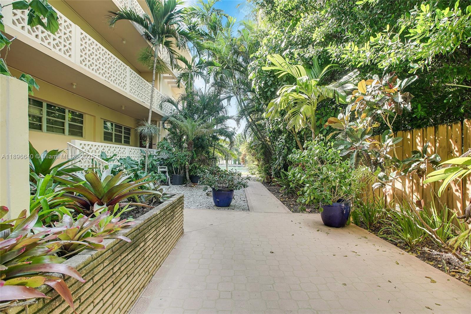 KNOLLWOOD CONDO - Residential