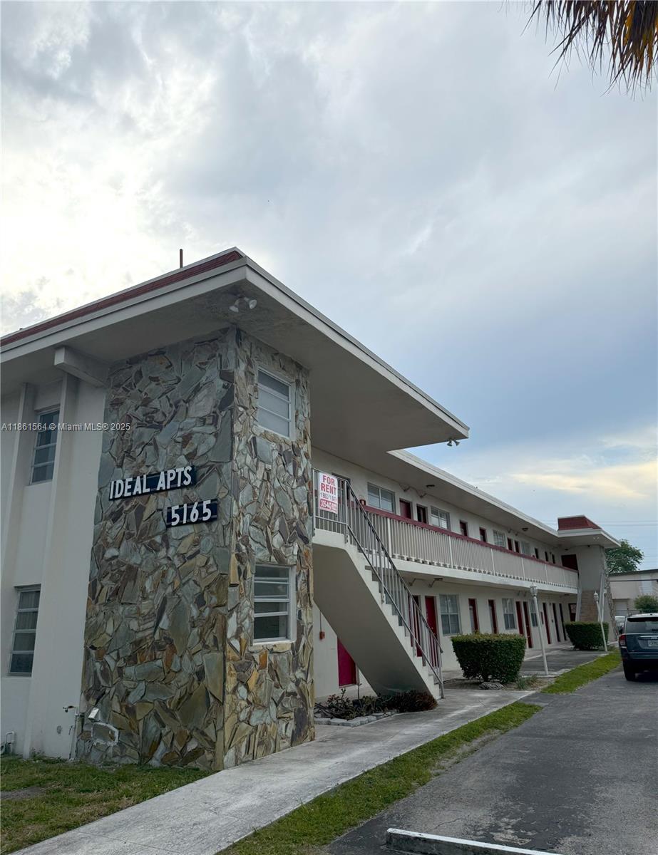 Spacious 1-bedroom, 1-bathroom apartment located on the second floor of Ideal on Flagler, a well-maintained and secure garden-style building on West Flagler Street. The unit offers 700 sq. ft. of living space with a large living room, separate dining area, and a kitchen equipped with an electric stove/oven and refrigerator.
The bedroom features two wall-to-wall closets. Bathroom includes a tiled shower and white vanity. Linen closet in the hallway provides additional storage. Central A/C throughout.
Building offers secured entry, onsite laundry, and assigned parking. Conveniently located near schools, public transportation, Little Havana, Downtown Miami, and major local attractions.