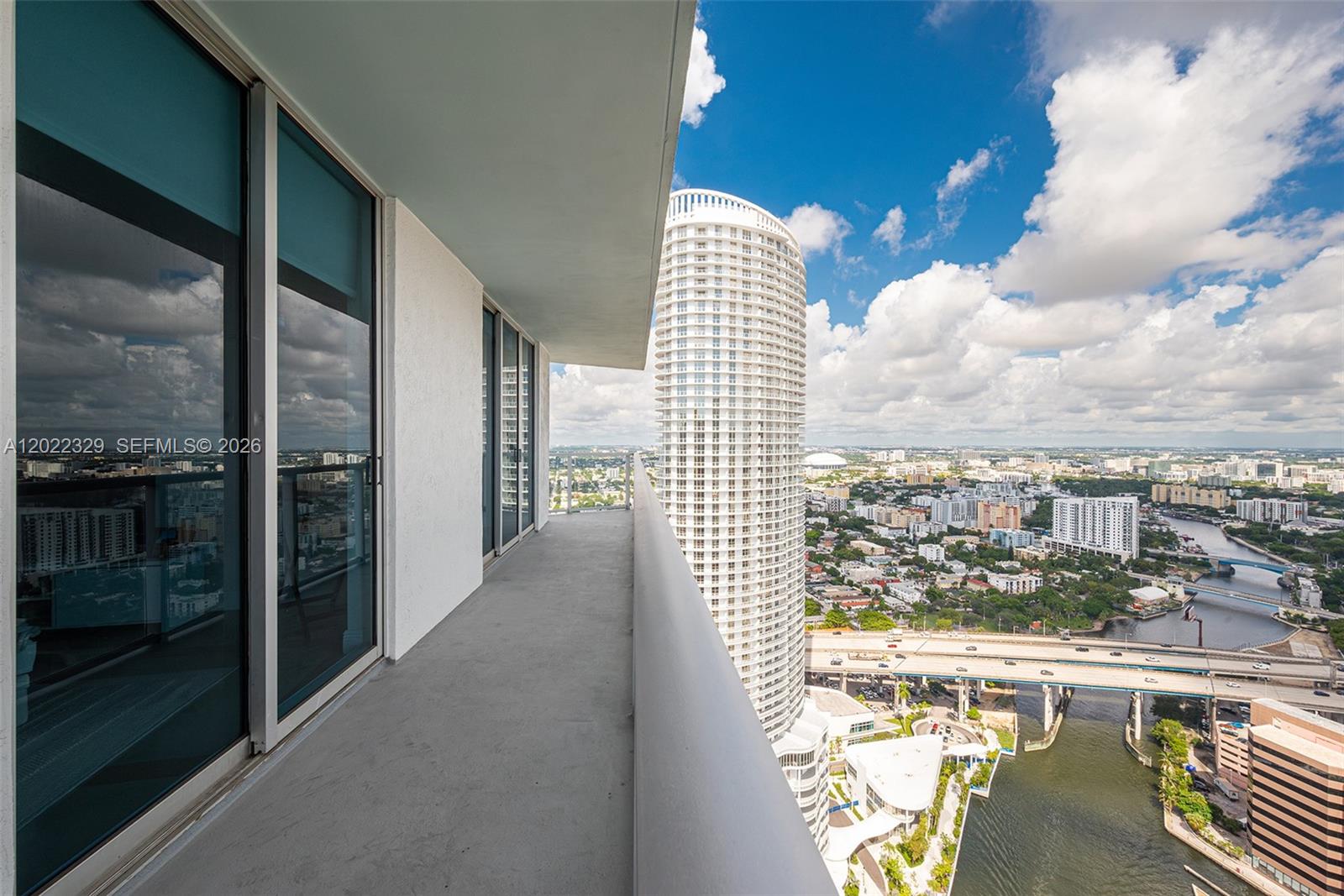 LATITUDE ON THE RIVER CON - Residential