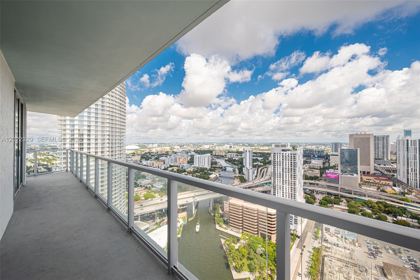 LATITUDE ON THE RIVER CON - Residential