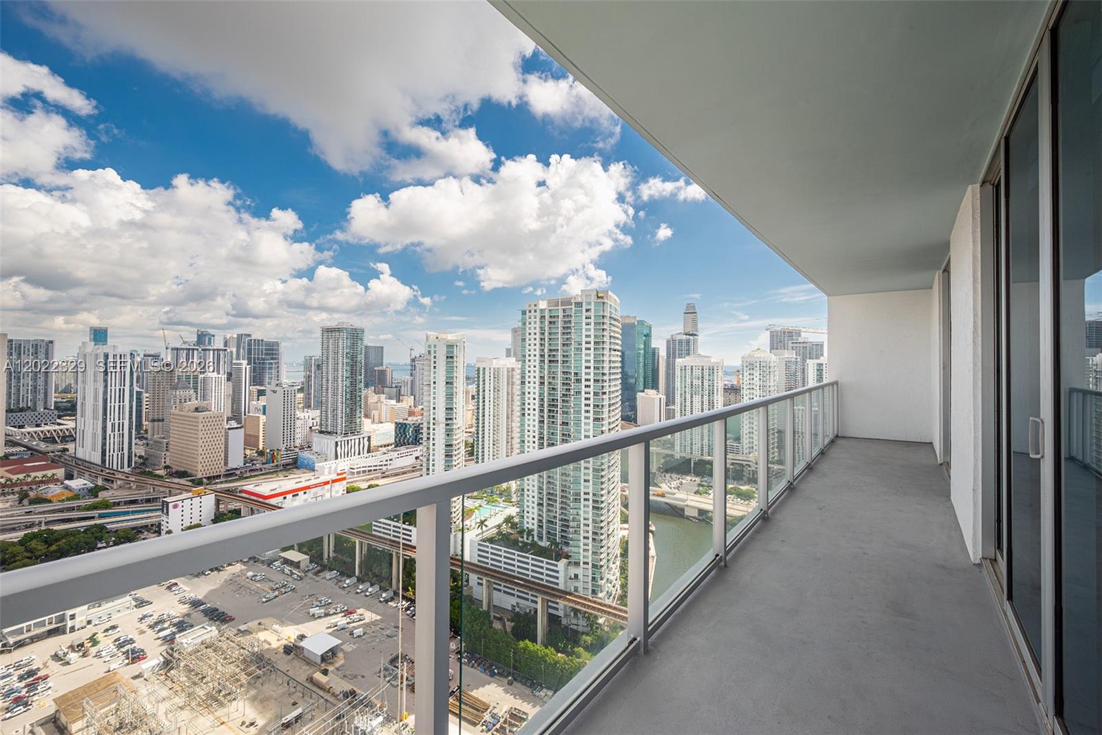 LATITUDE ON THE RIVER CON - Residential