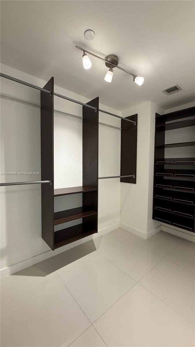 WIND CONDO - Residential