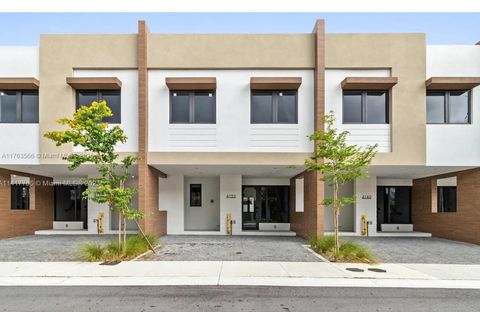 Photo of 4130 N Oak Pl #4130, Dania Beach, FL 33314 (MLS # A11763566)