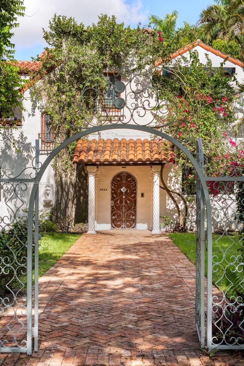 CORAL GABLES SEC C - Residential Lease