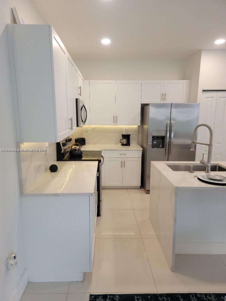 VIA VENTURA NEIGHBORHOOD - Residential Lease