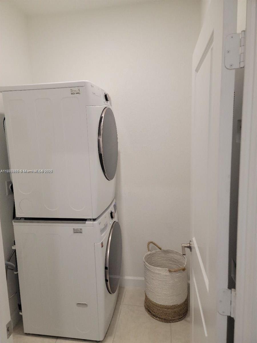 VIA VENTURA NEIGHBORHOOD - Residential Lease