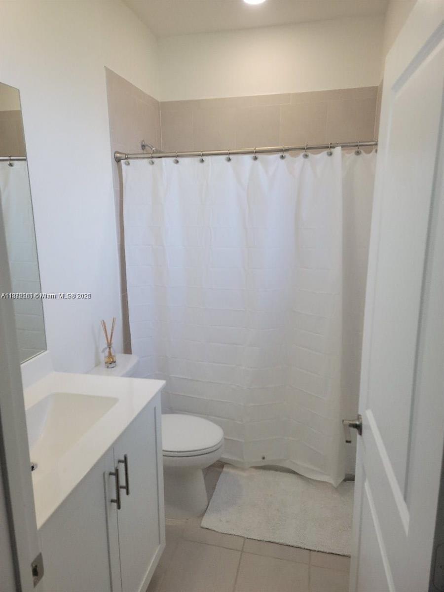 VIA VENTURA NEIGHBORHOOD - Residential Lease