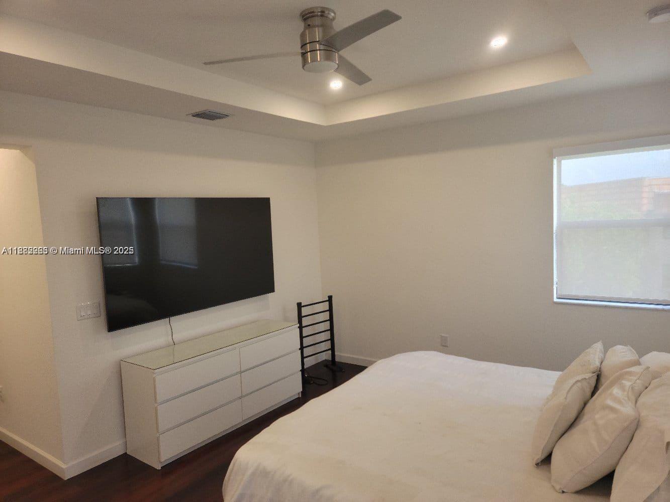 VIA VENTURA NEIGHBORHOOD - Residential Lease