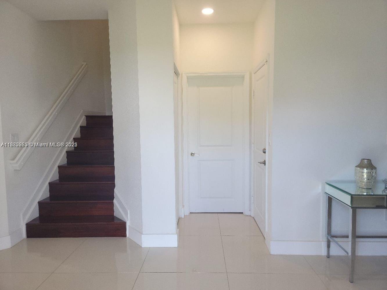 VIA VENTURA NEIGHBORHOOD - Residential Lease