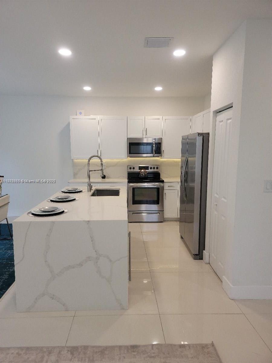 VIA VENTURA NEIGHBORHOOD - Residential Lease