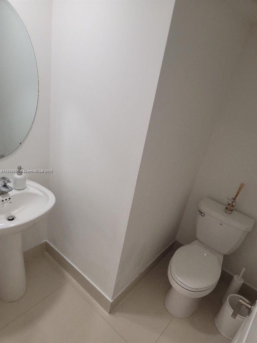 VIA VENTURA NEIGHBORHOOD - Residential Lease