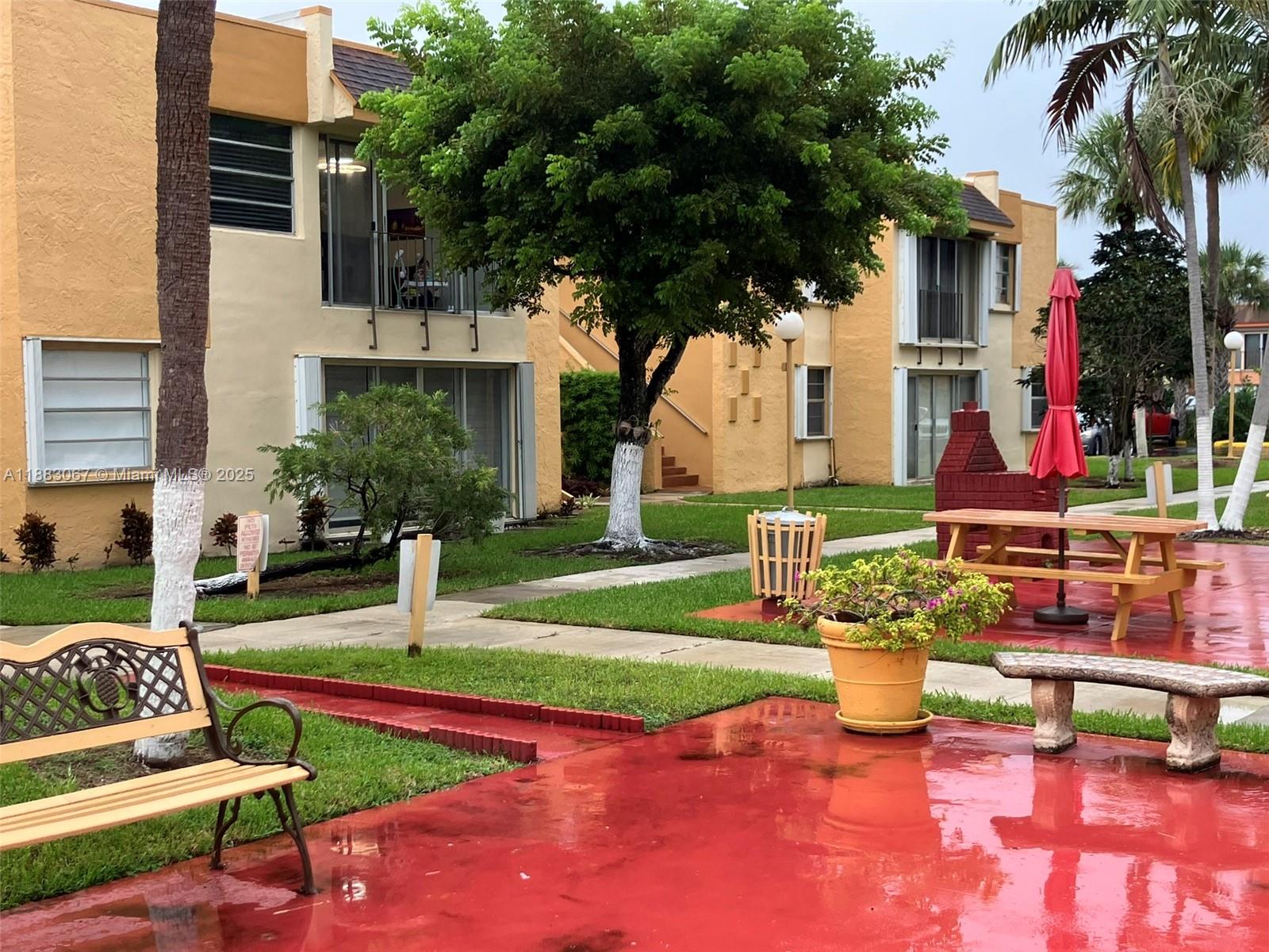 SOUTH WINDS CONDO - Residential