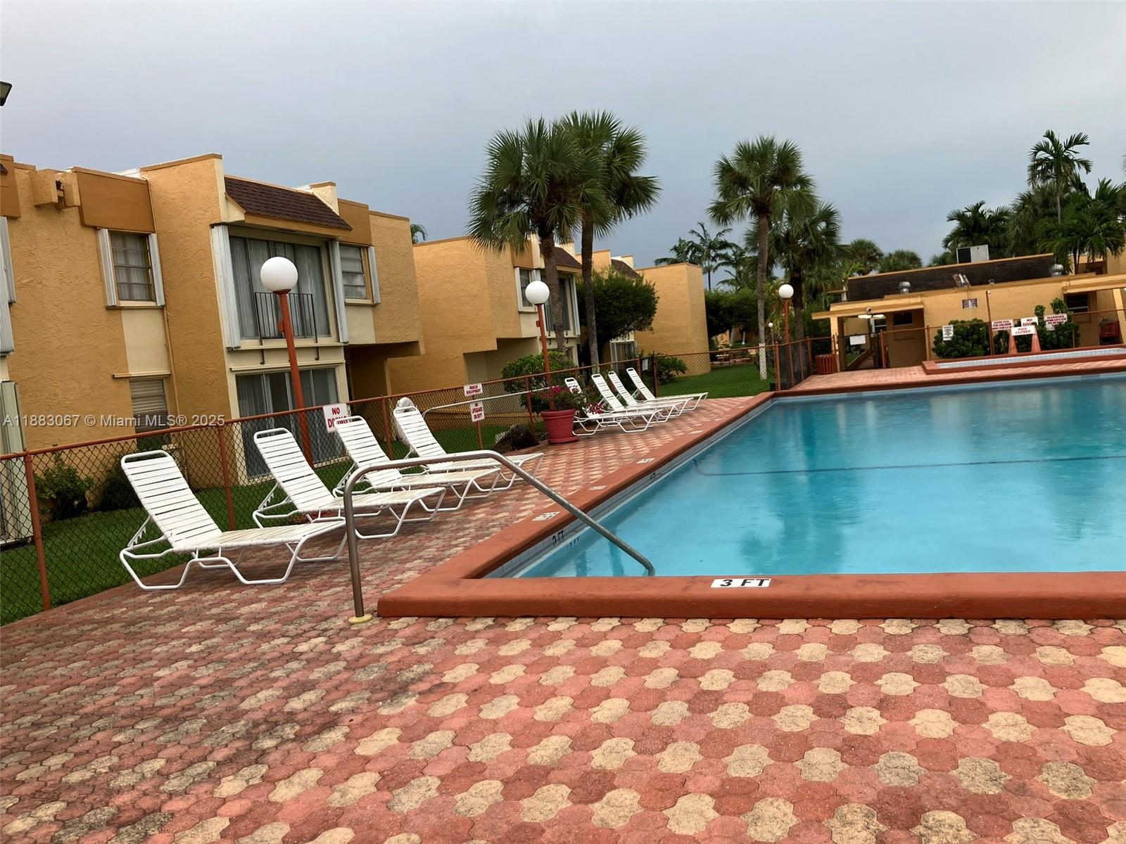 SOUTH WINDS CONDO - Residential