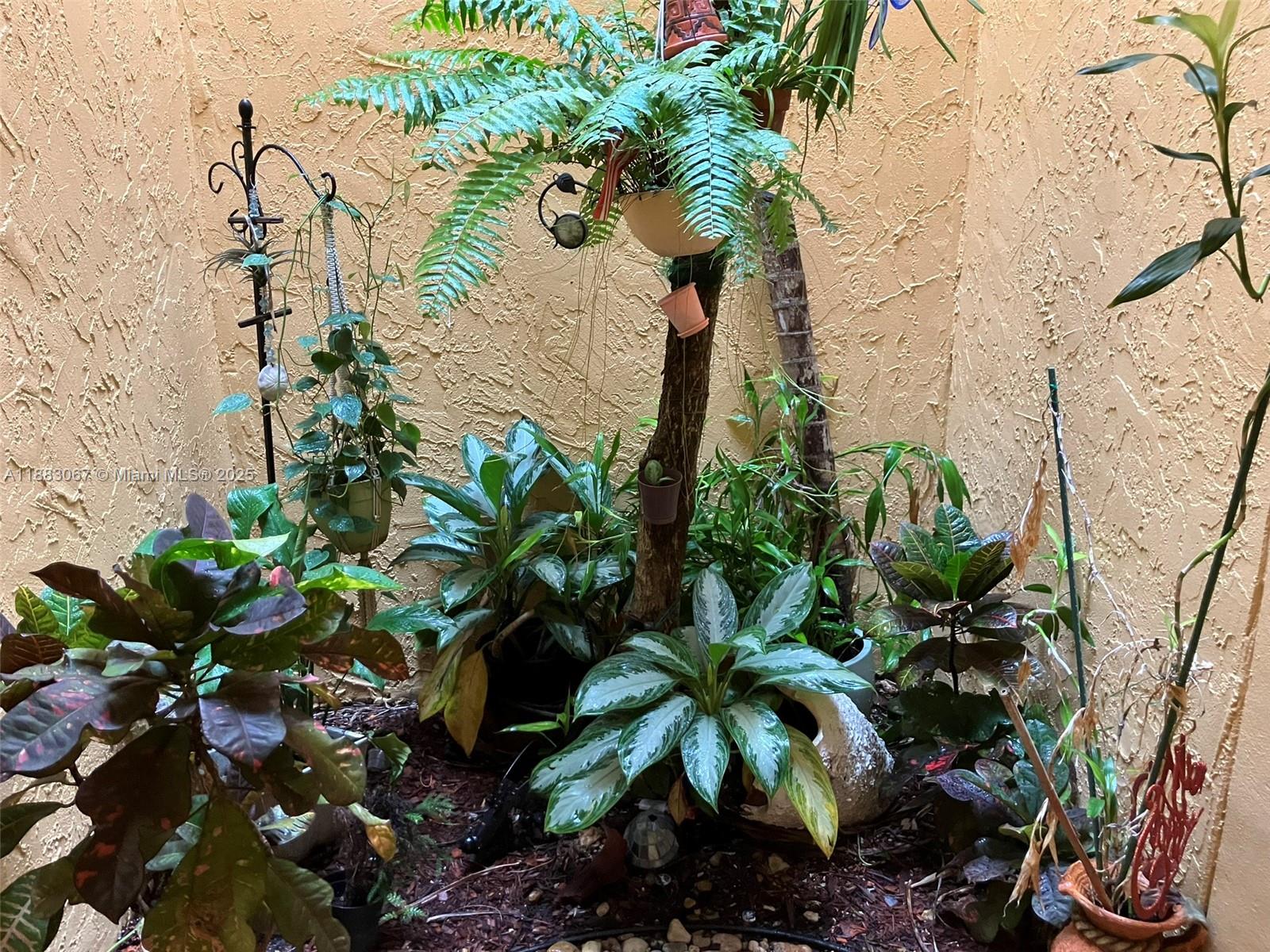 SOUTH WINDS CONDO - Residential