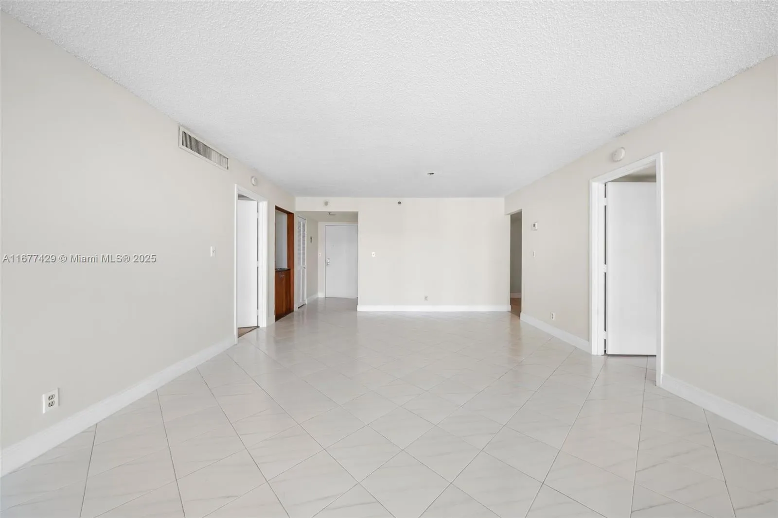 Miami, Florida 33129, United States, 2 Bedrooms Bedrooms, ,3 BathroomsBathrooms,Residential,Active,38039