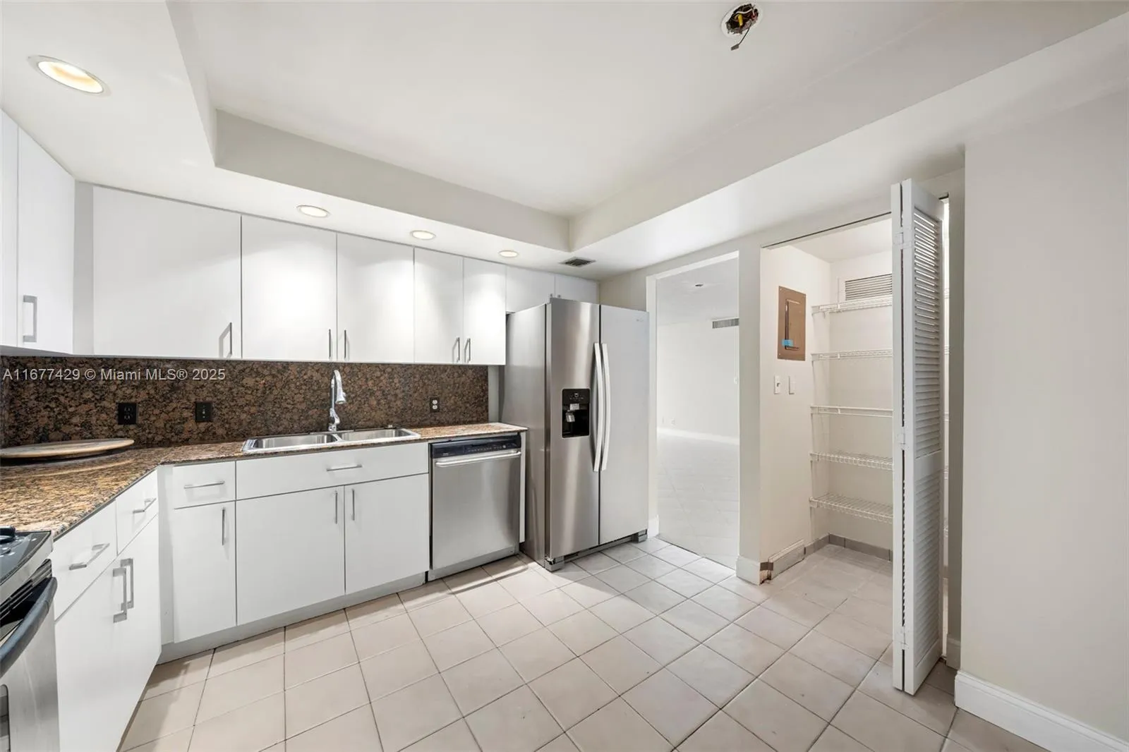 Miami, Florida 33129, United States, 2 Bedrooms Bedrooms, ,3 BathroomsBathrooms,Residential,Active,38039