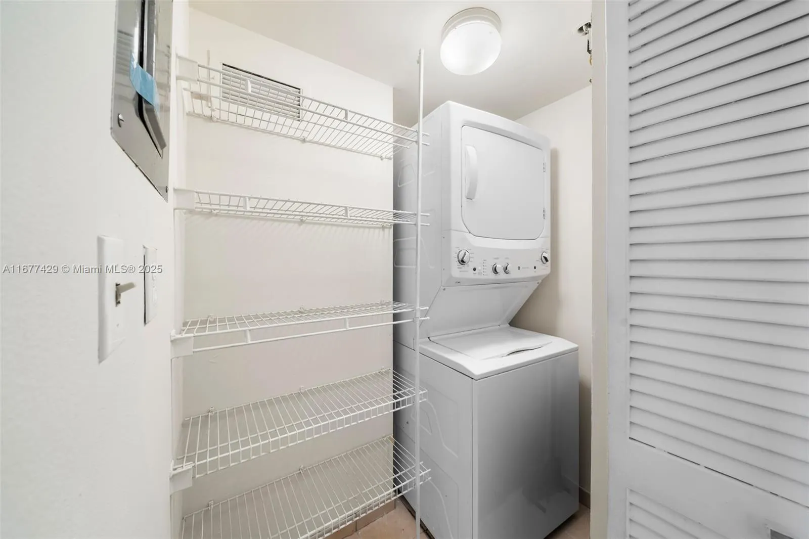 Miami, Florida 33129, United States, 2 Bedrooms Bedrooms, ,3 BathroomsBathrooms,Residential,Active,38039