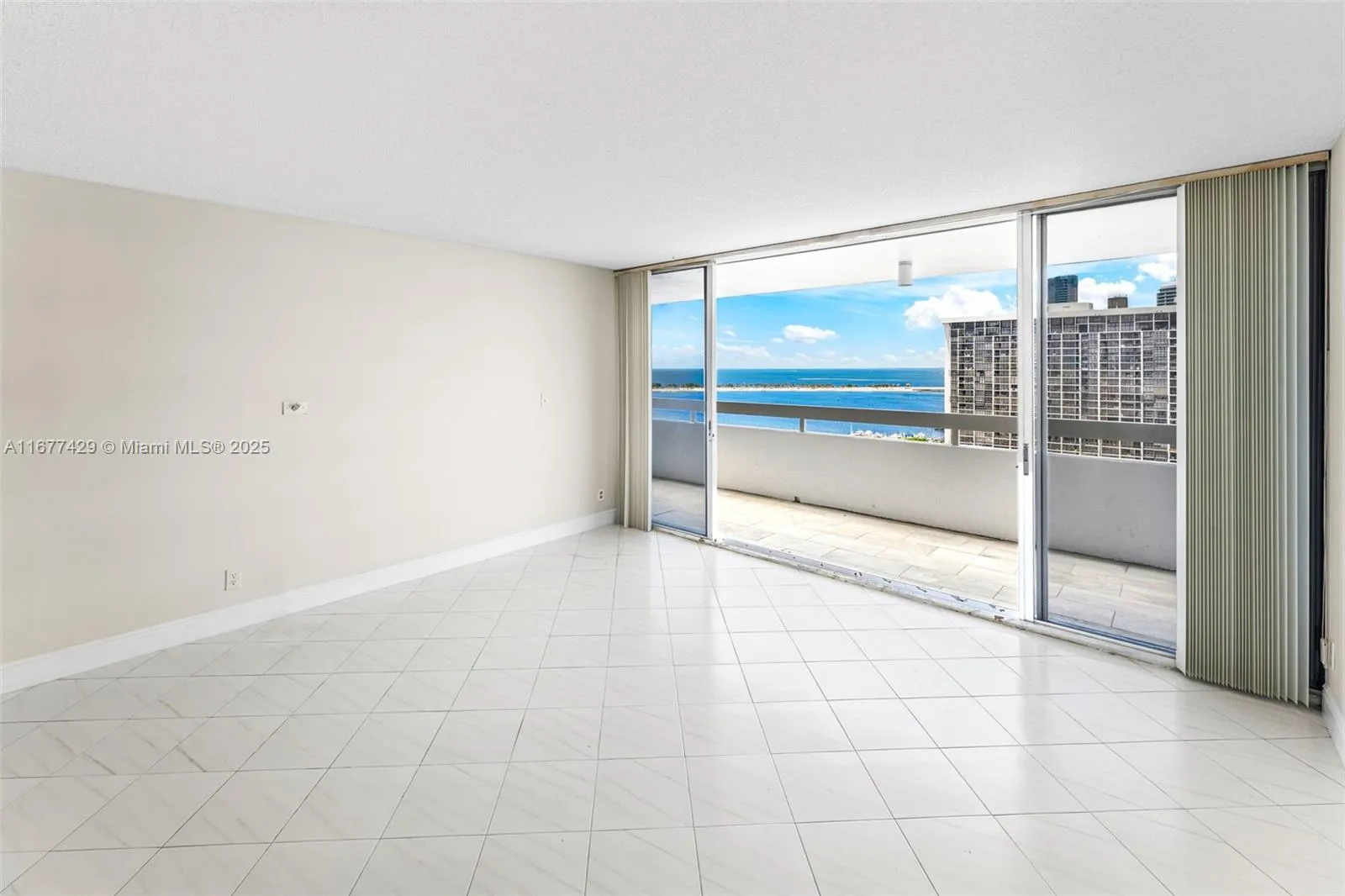 Miami, Florida 33129, United States, 2 Bedrooms Bedrooms, ,3 BathroomsBathrooms,Residential,Active,38039