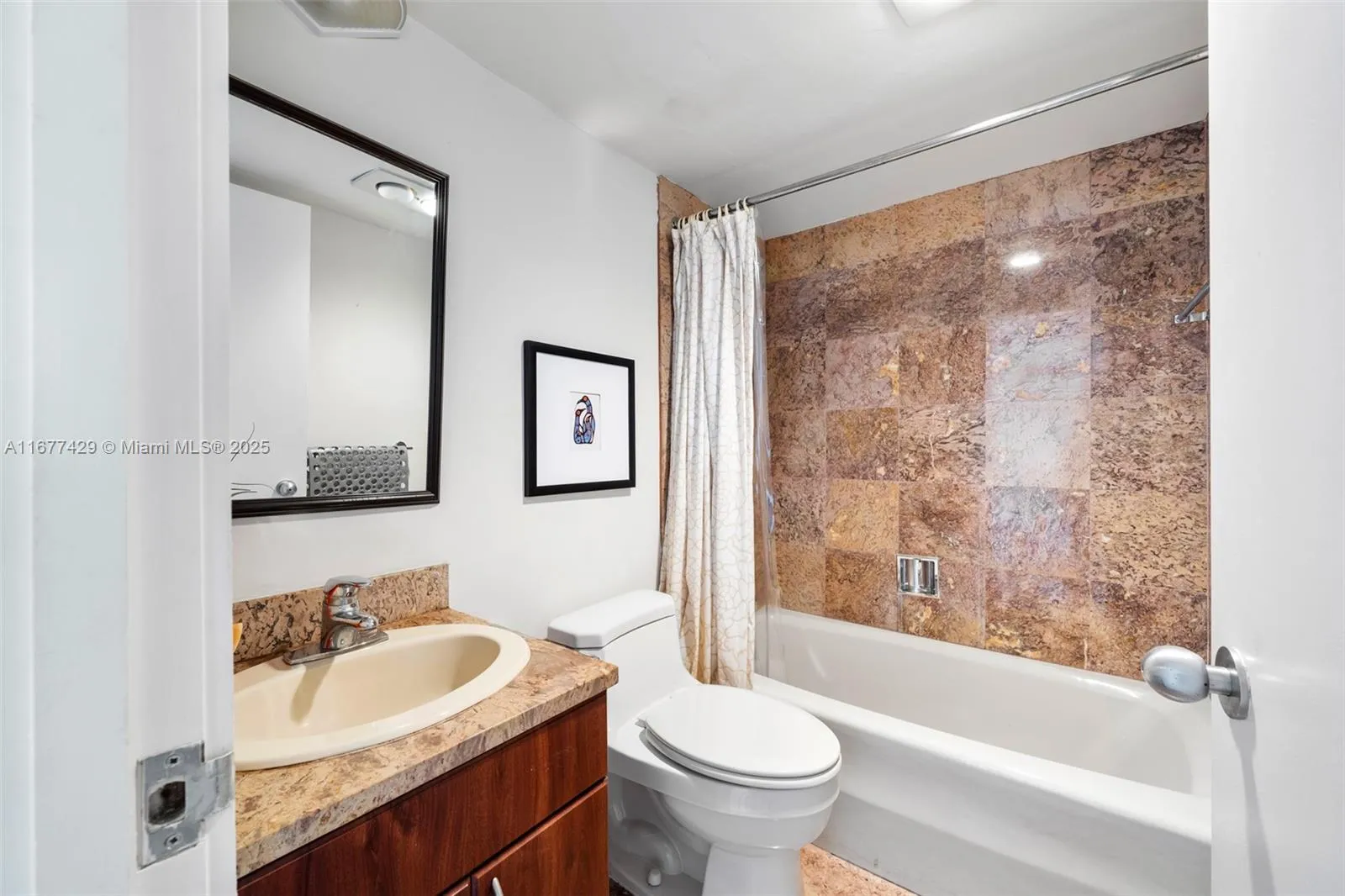 Miami, Florida 33129, United States, 2 Bedrooms Bedrooms, ,3 BathroomsBathrooms,Residential,Active,38039