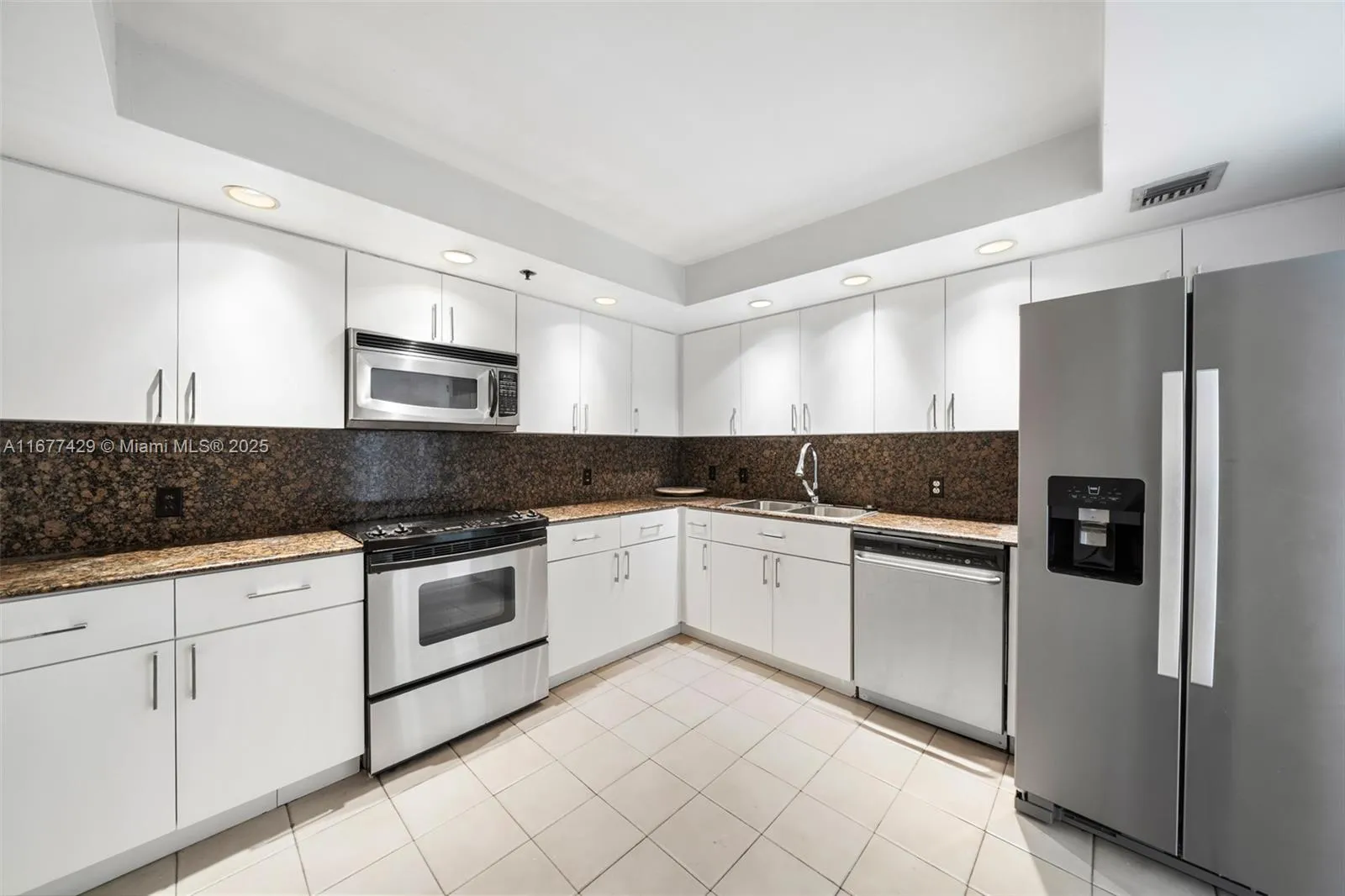 Miami, Florida 33129, United States, 2 Bedrooms Bedrooms, ,3 BathroomsBathrooms,Residential,Active,38039