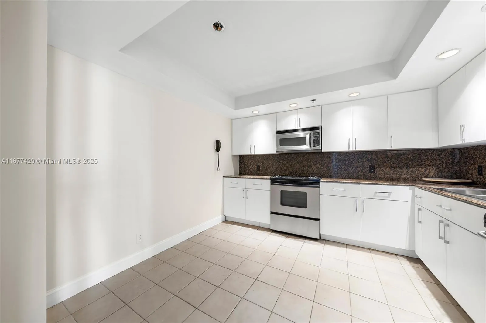 Miami, Florida 33129, United States, 2 Bedrooms Bedrooms, ,3 BathroomsBathrooms,Residential,Active,38039