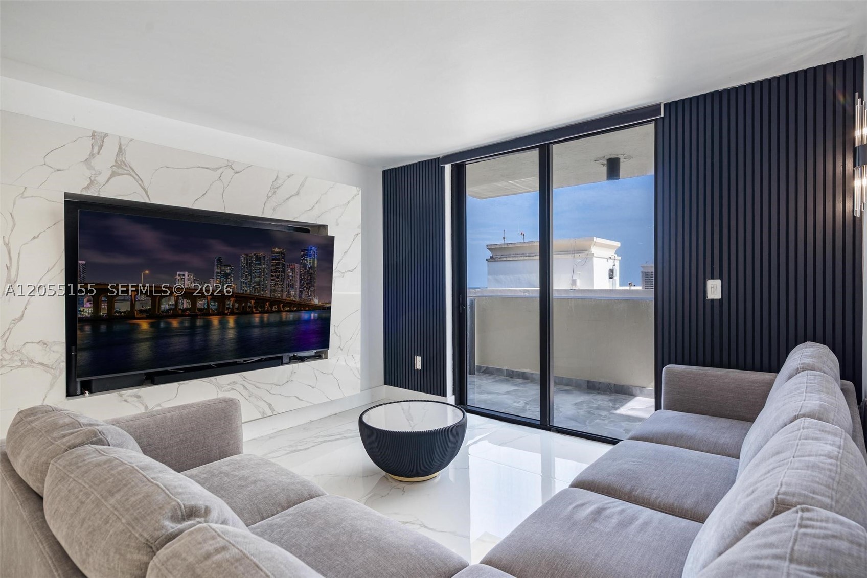 1623 Collins Ave 716