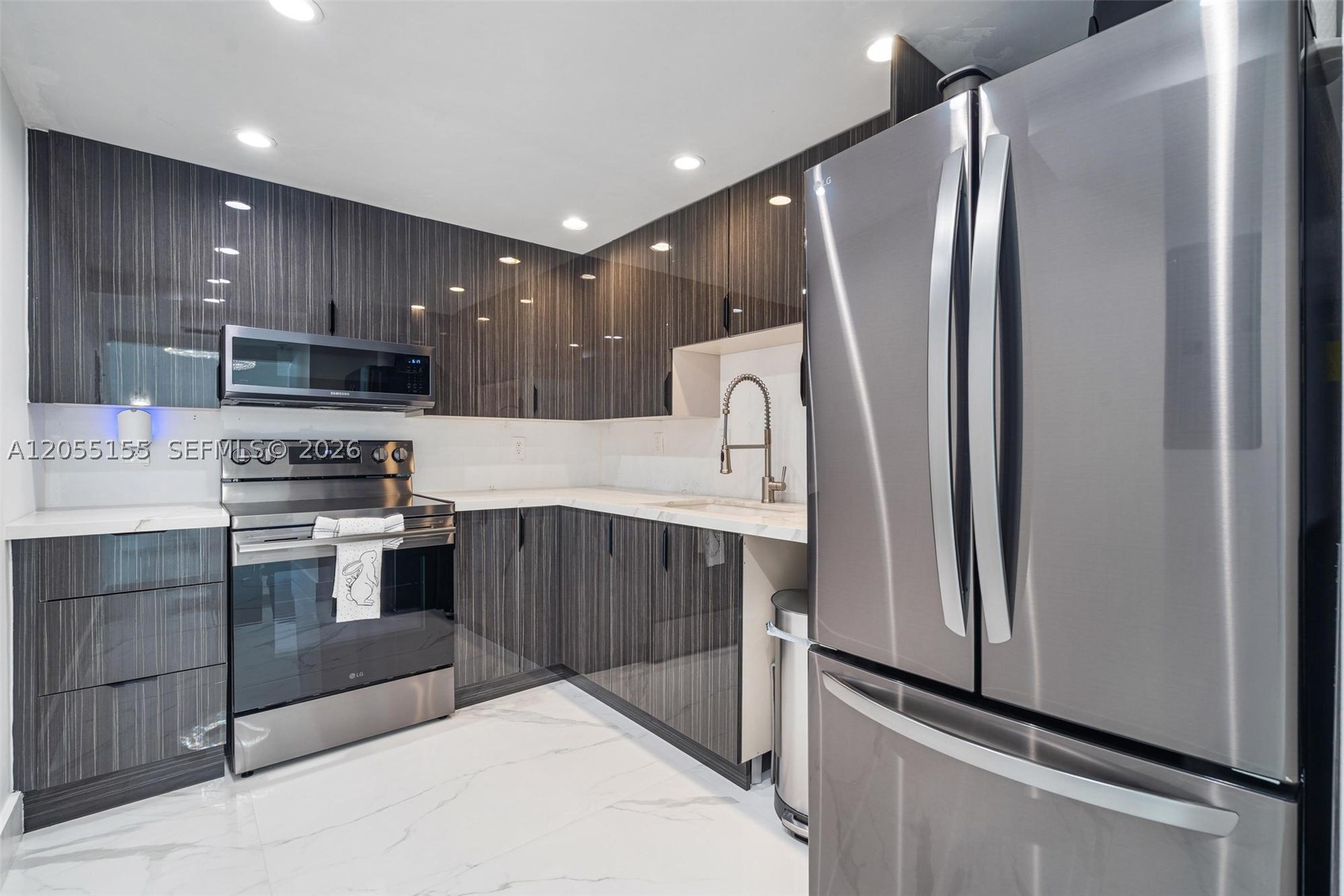 1623 Collins Ave 716