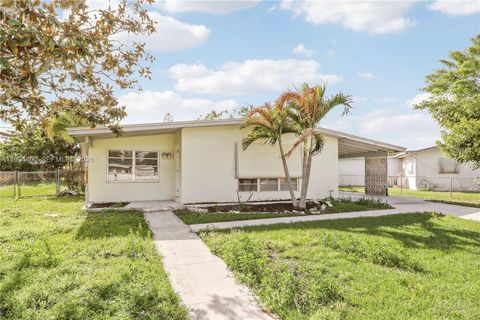 Tiny photo for 721 SE Solaz Ave, Port St Lucie, FL 34983 (MLS # A11994460)