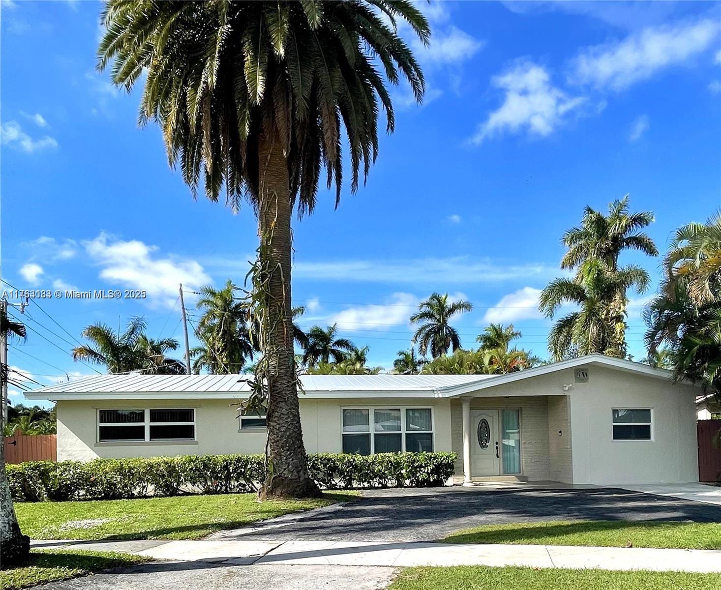 902 N 13th Ave, Hollywood, Broward County, Florida - 3 Bedrooms  
3 Bathrooms - 