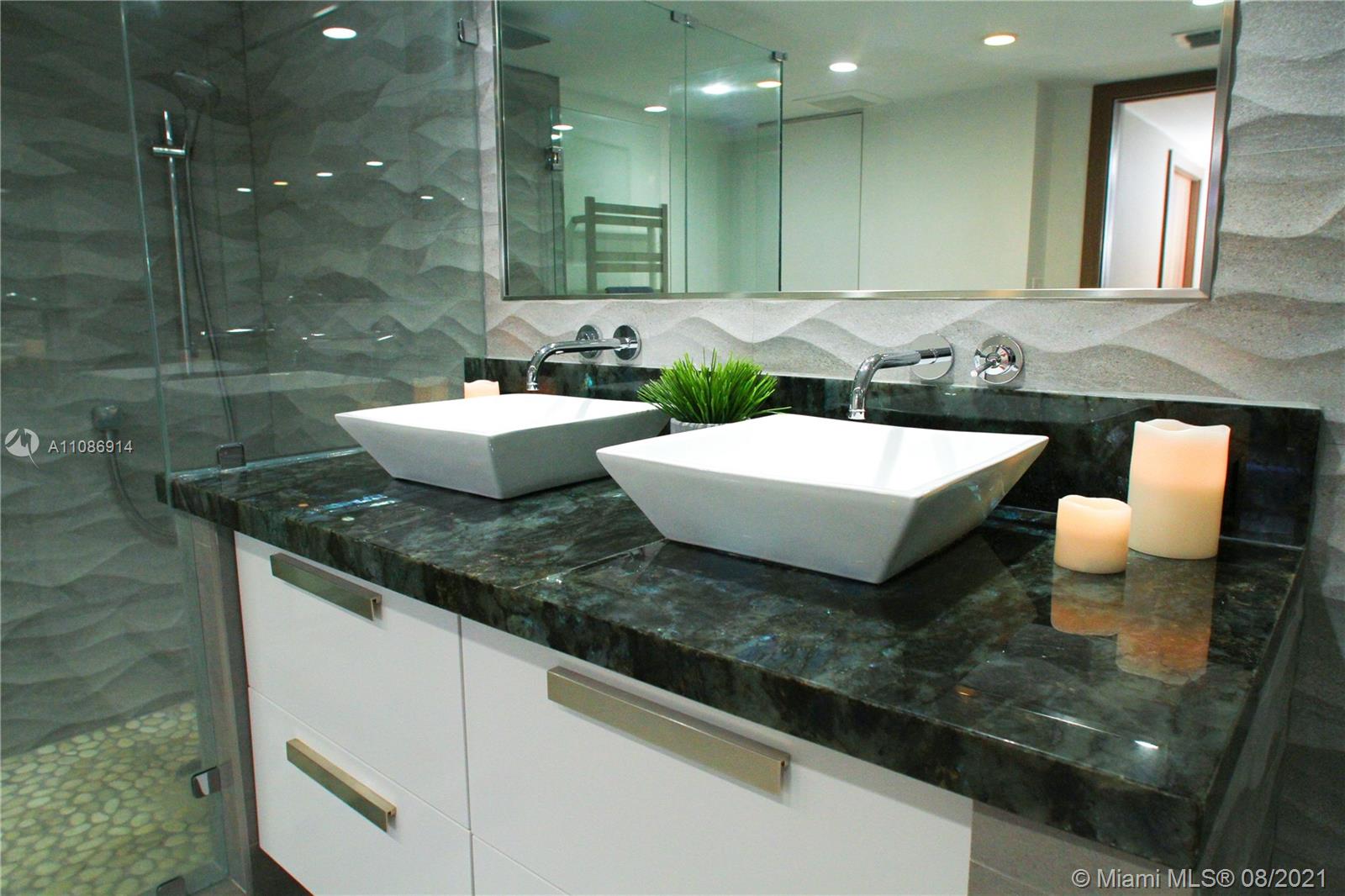 Venetian Condo The Grand - Residential