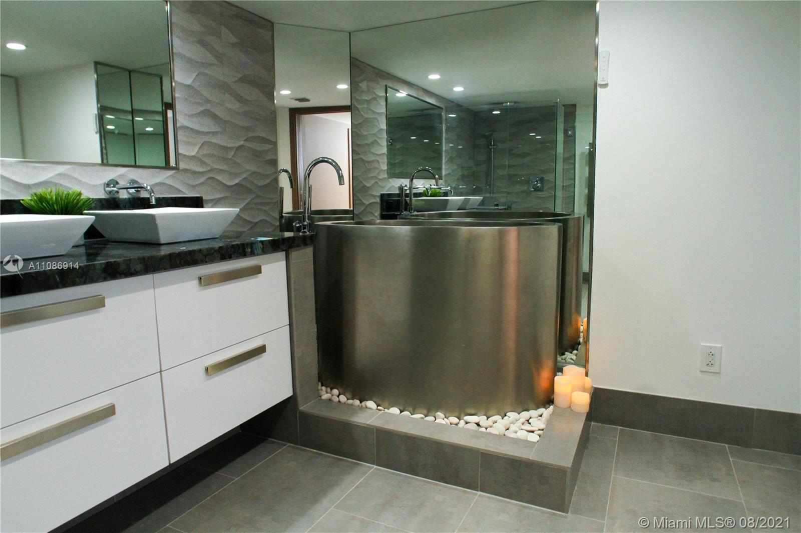 Venetian Condo The Grand - Residential