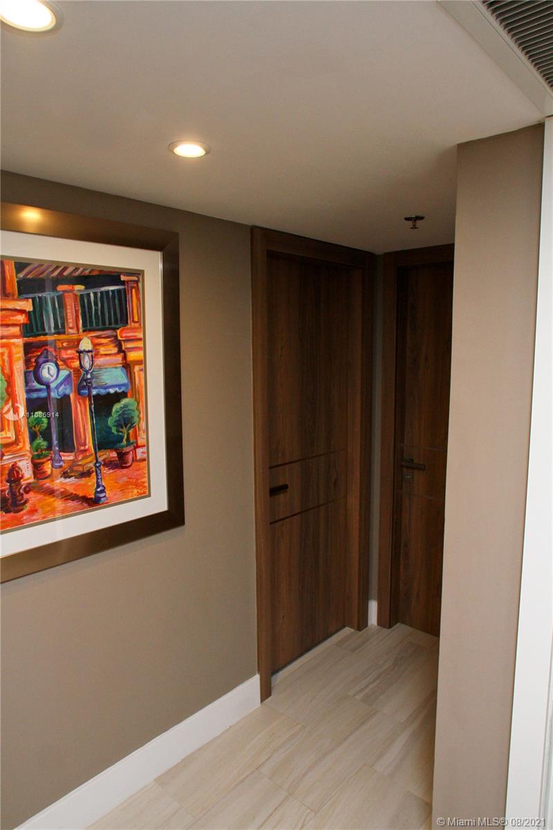 Venetian Condo The Grand - Residential