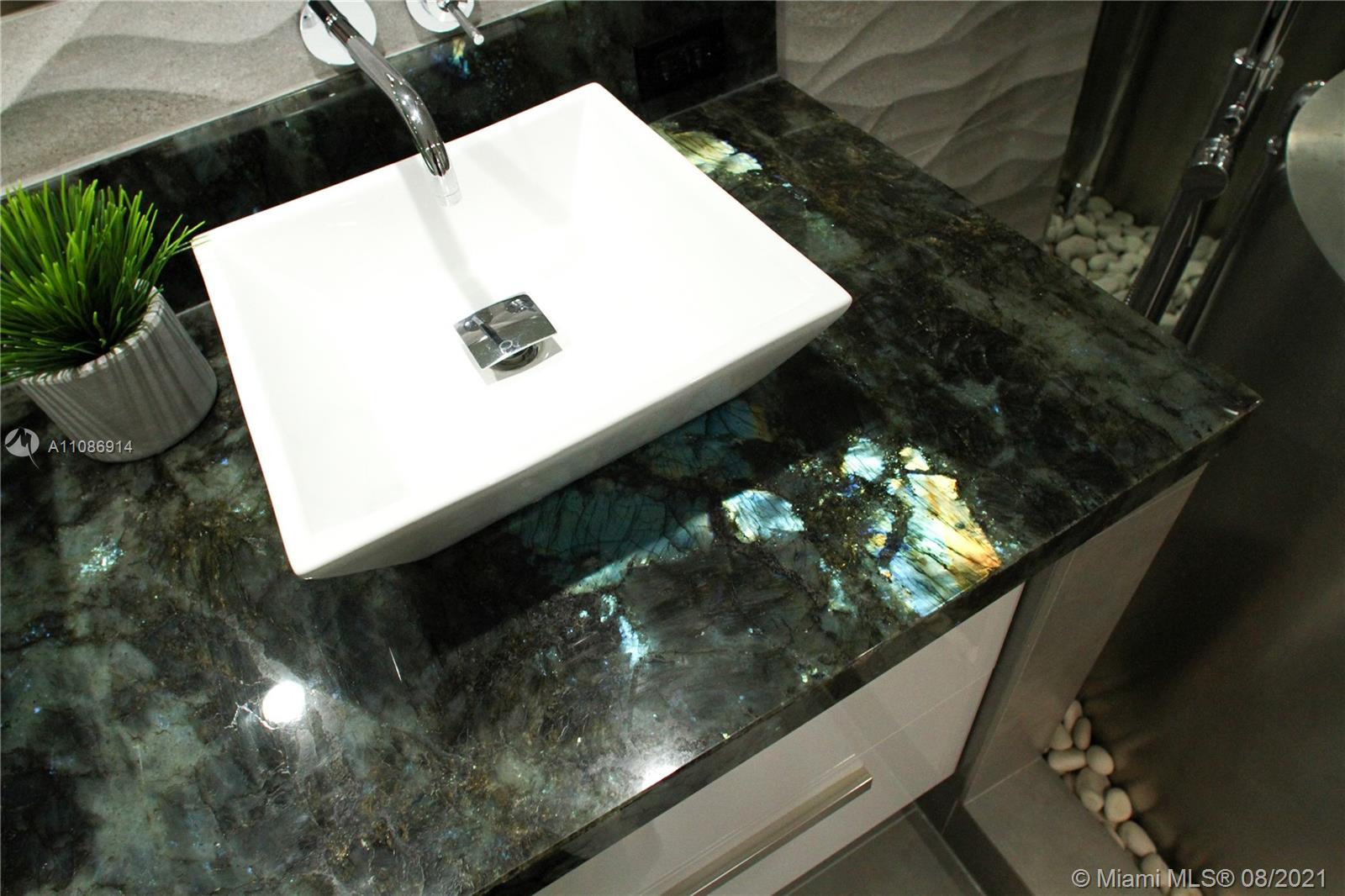 Venetian Condo The Grand - Residential