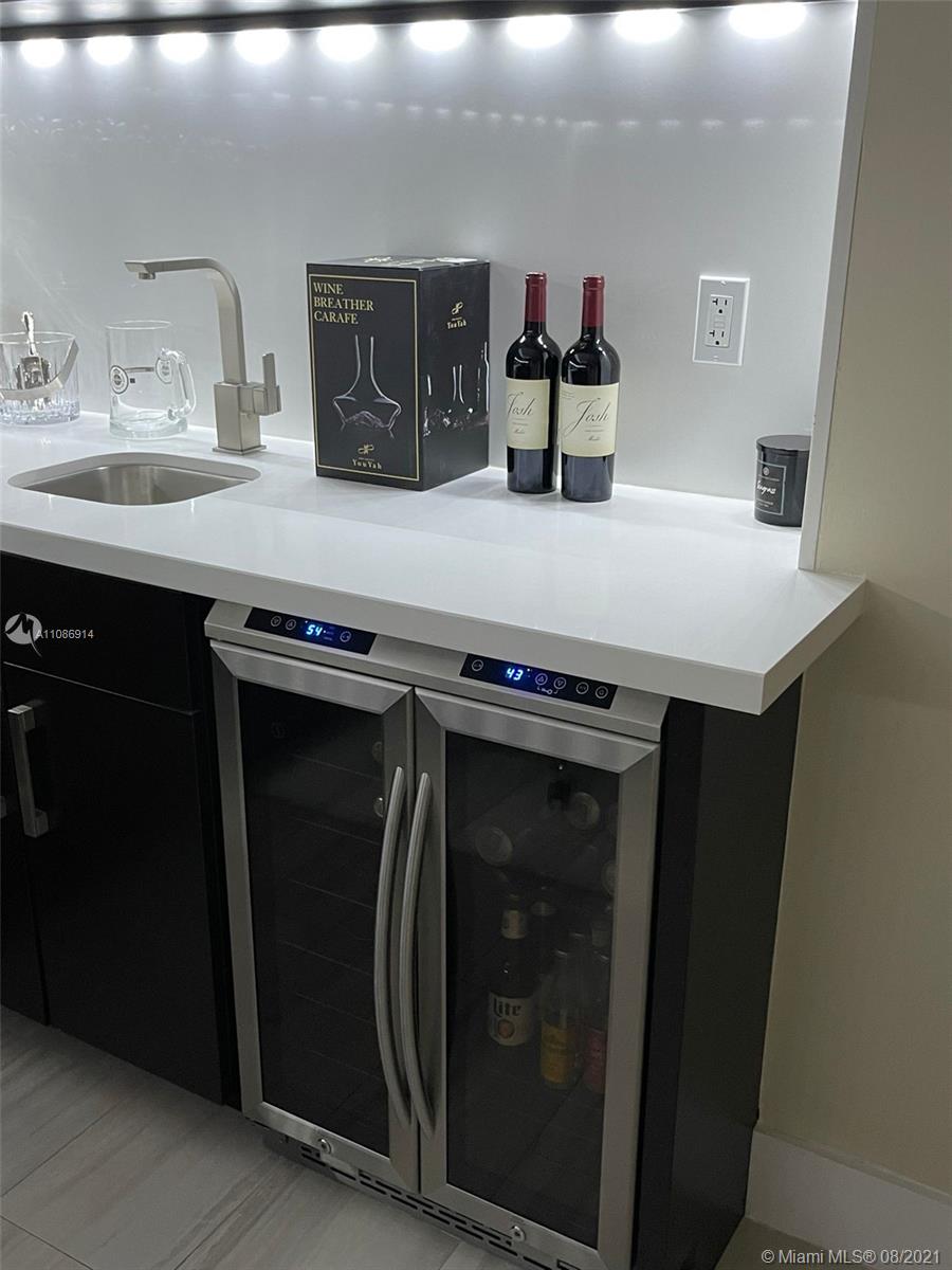 Venetian Condo The Grand - Residential