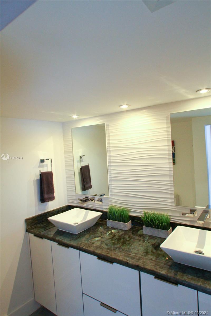 Venetian Condo The Grand - Residential