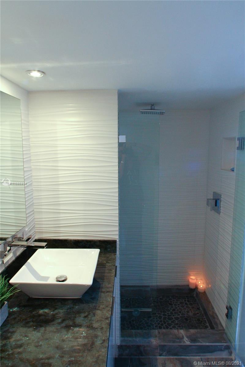 Venetian Condo The Grand - Residential