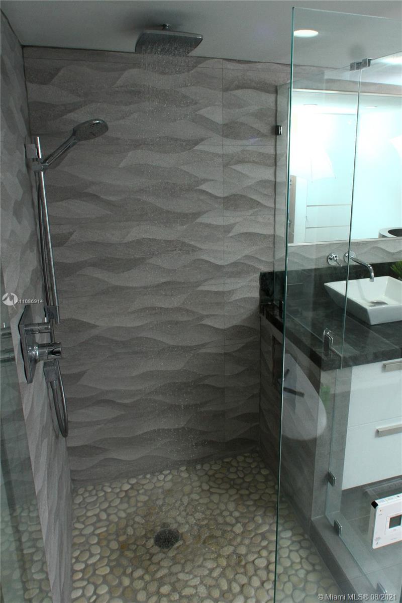 Venetian Condo The Grand - Residential