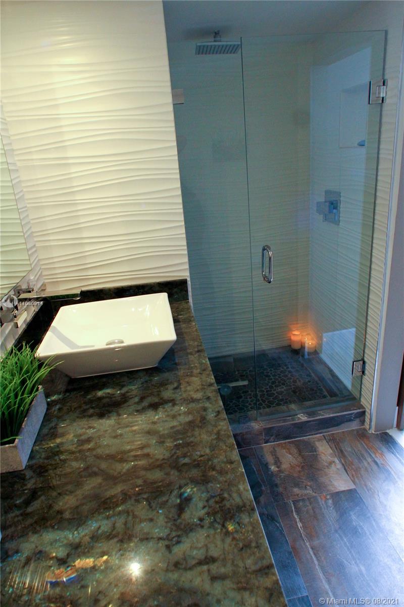 Venetian Condo The Grand - Residential