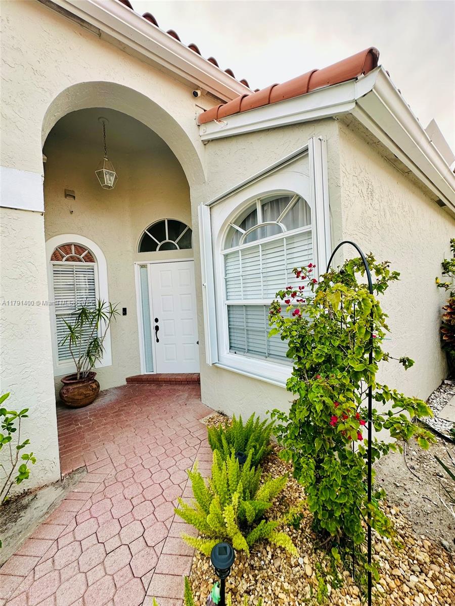 3961 Antigua Point Dr