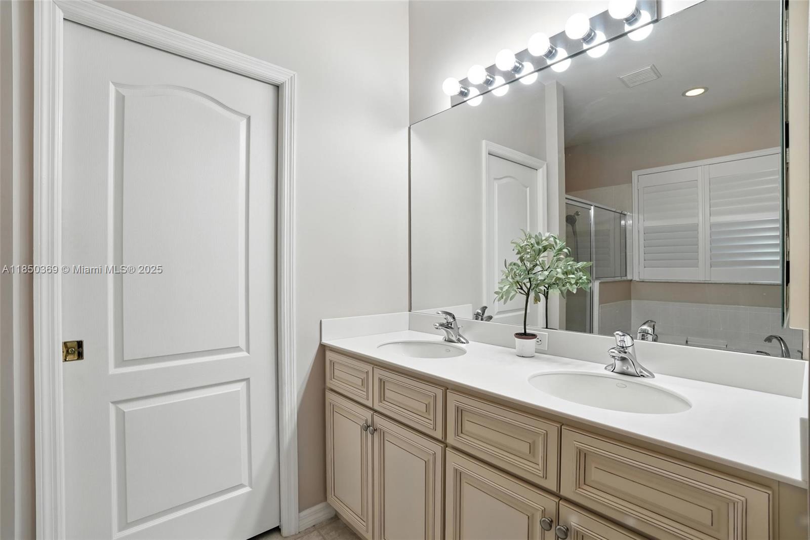 Colonial Oaks - Residential