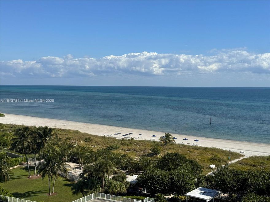 Great 2Bed unit at exclusive beach-front Island House in Key Biscayne. Very bright, with open views and ready to move in.   Maximum 8 months lease.
Building has great amenities and direct access to the beach.
Vacant and easy to show.