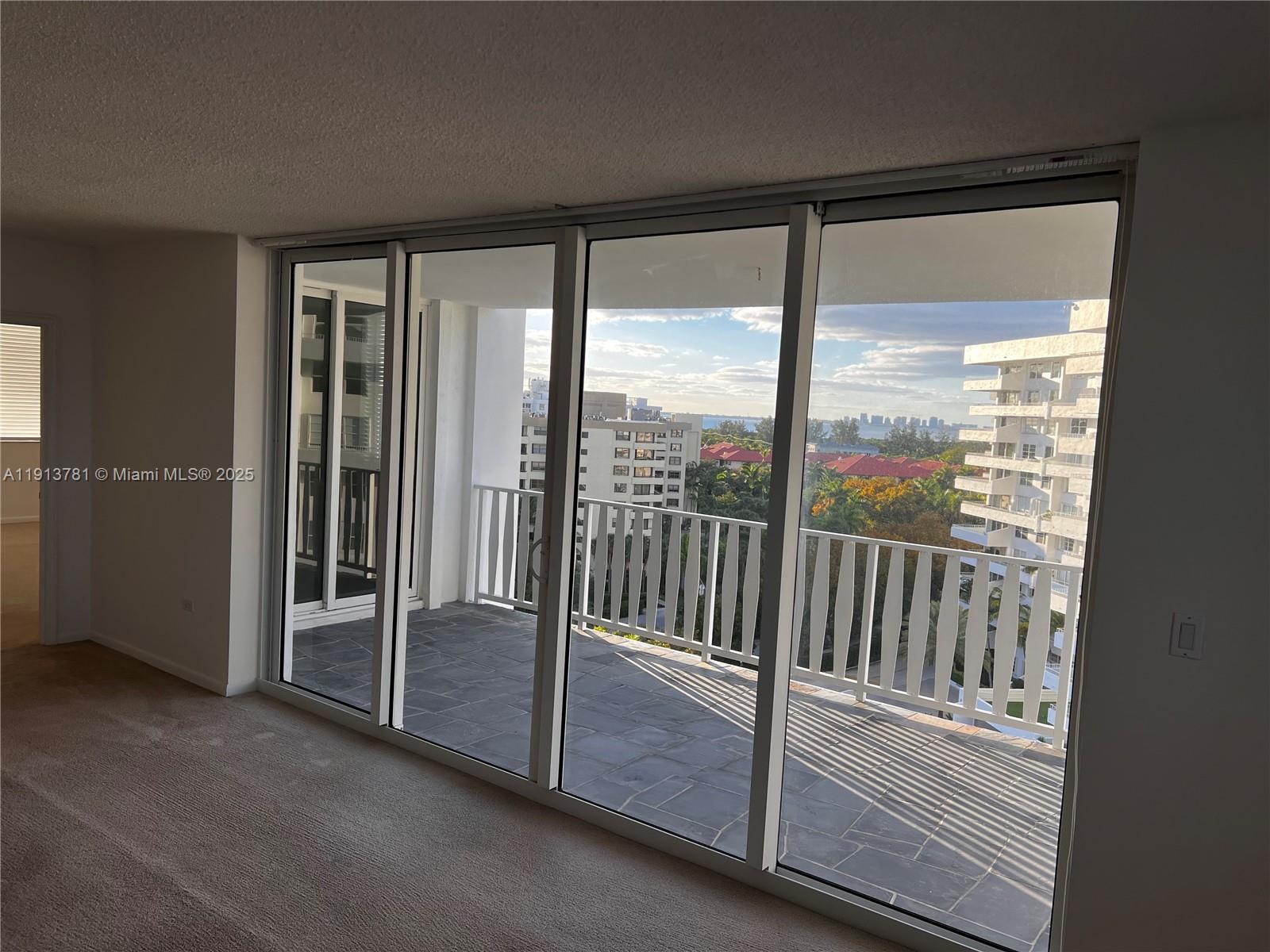 ISLAND HOUSE - Residential Lease