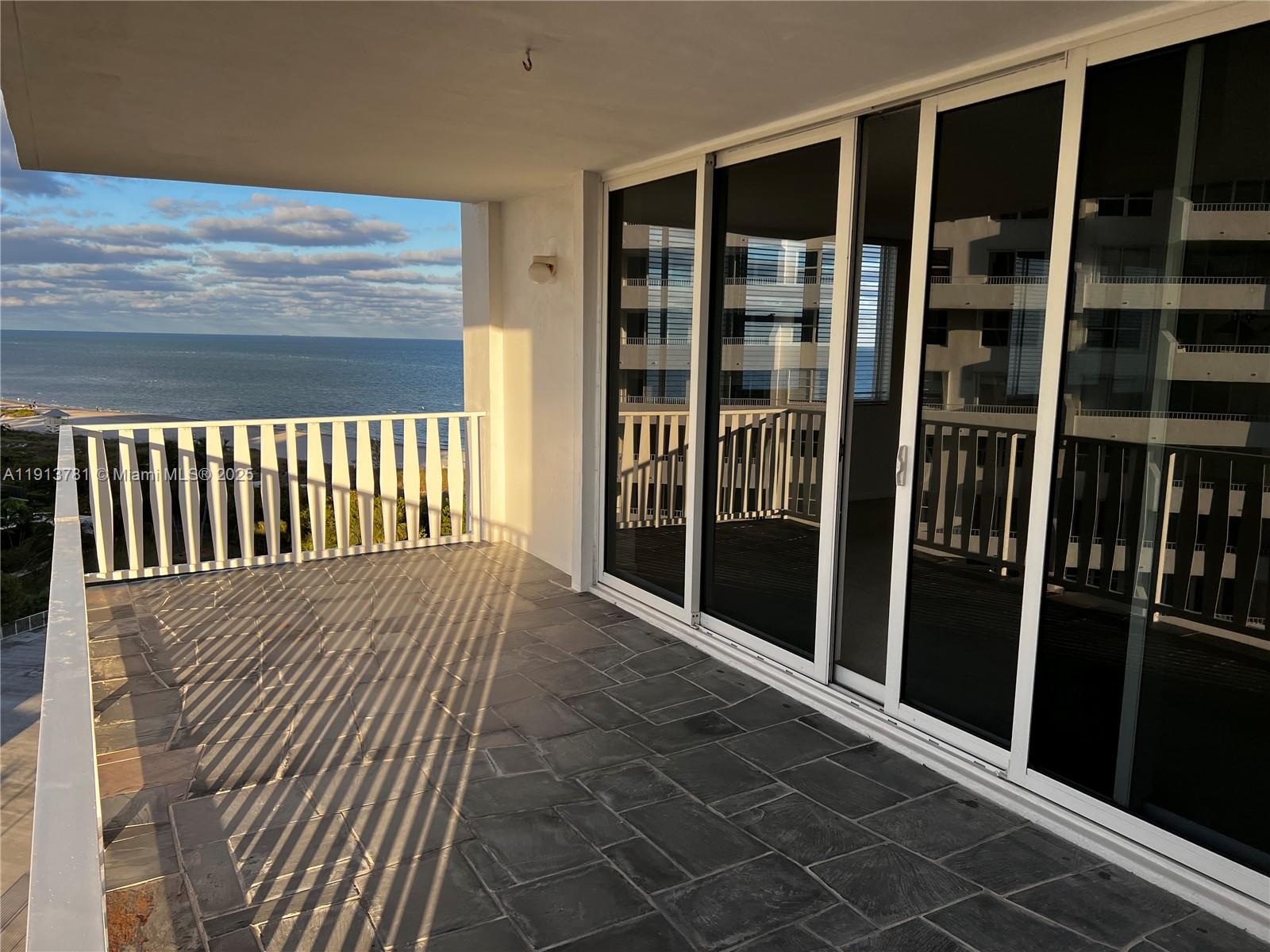 ISLAND HOUSE - Residential Lease