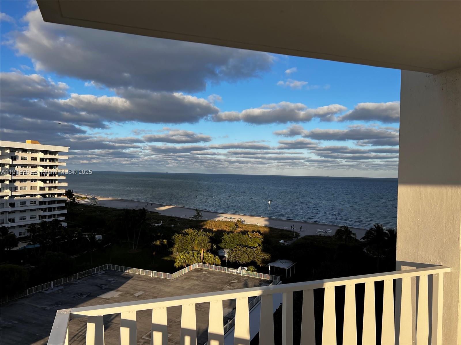 ISLAND HOUSE - Residential Lease