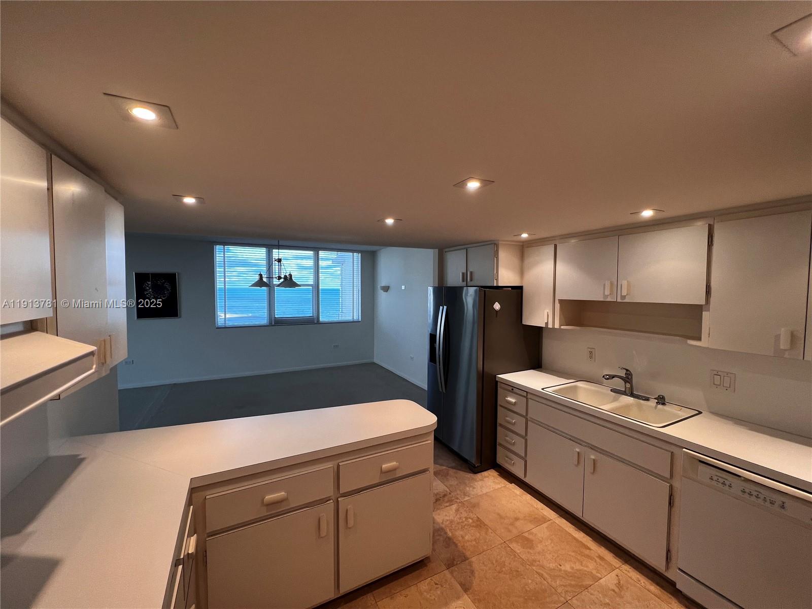 ISLAND HOUSE - Residential Lease