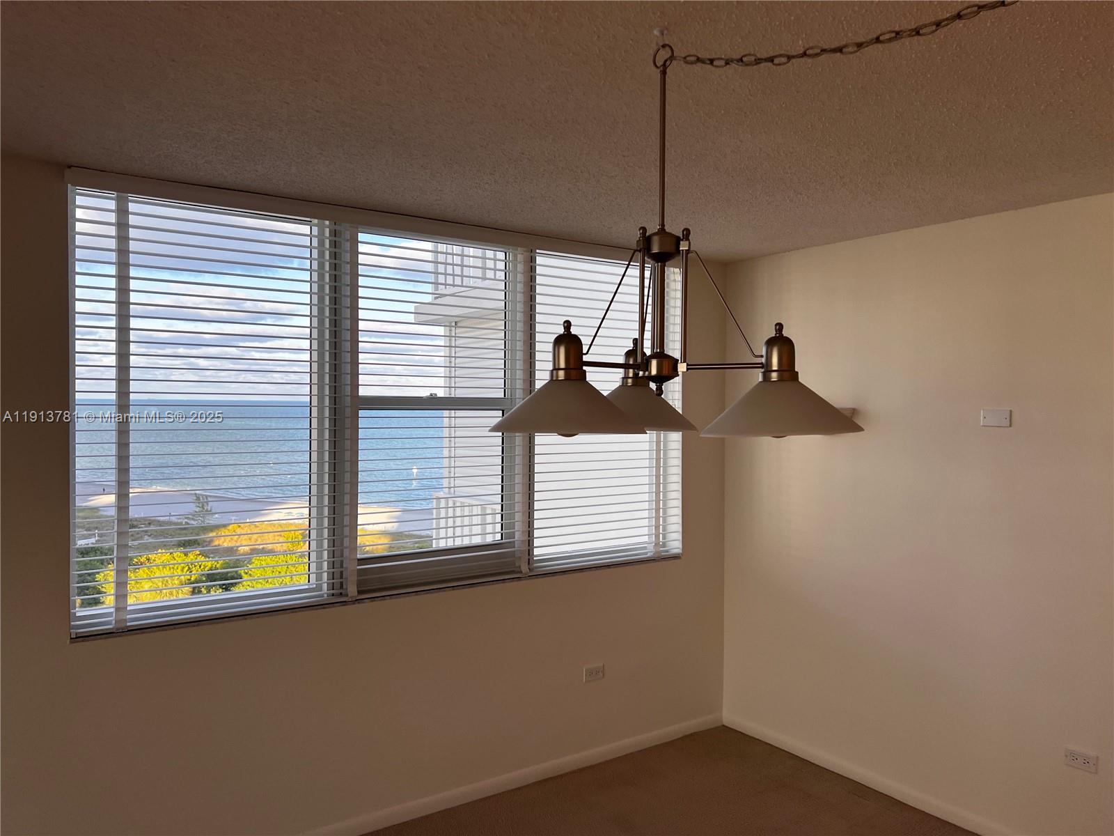 ISLAND HOUSE - Residential Lease