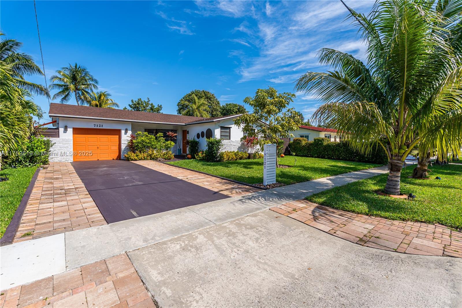 7121 Buchanan St, Hollywood, Broward County, Florida - 3 Bedrooms  
2 Bathrooms - 