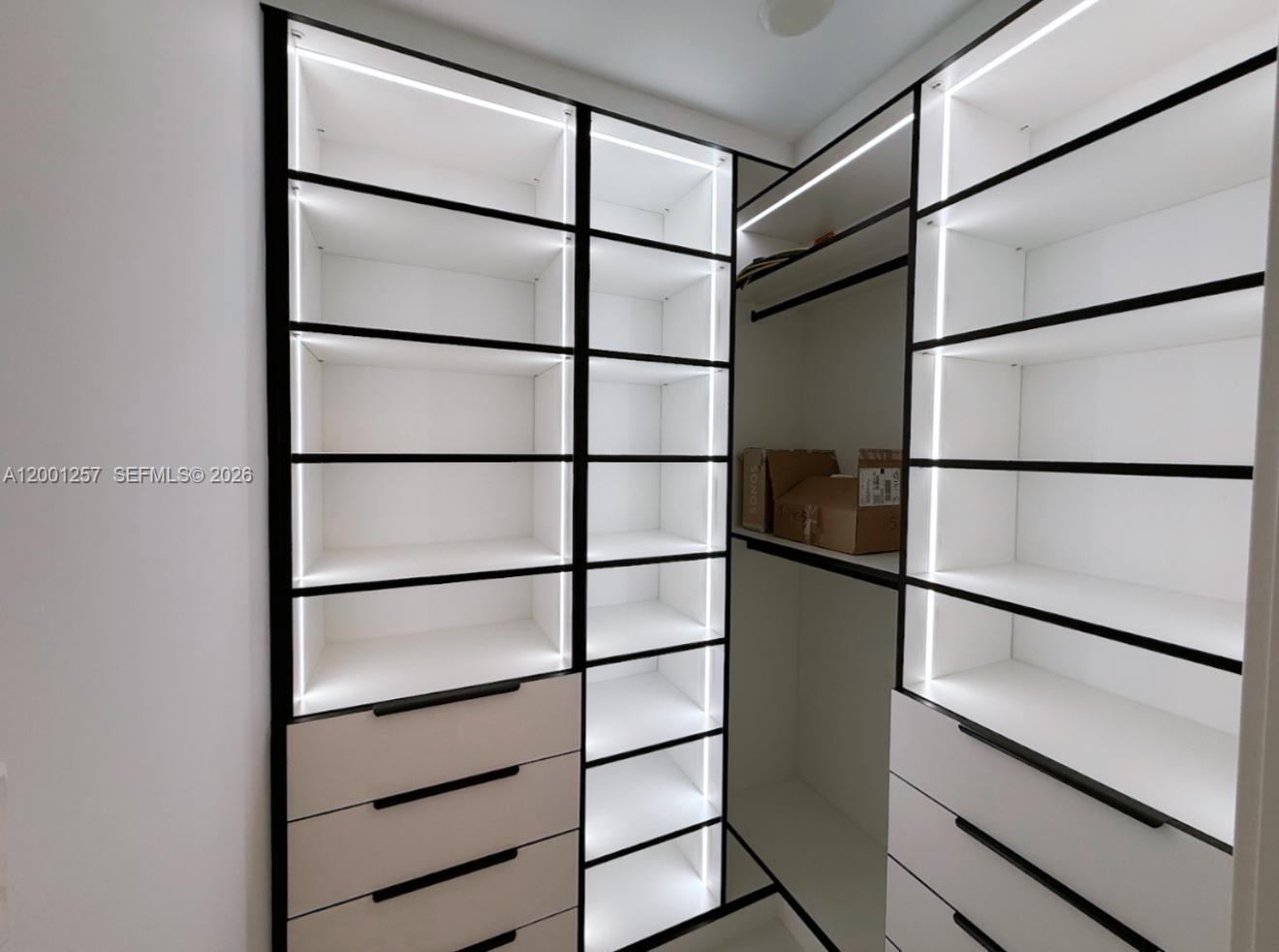 PARQUE TOWERS CONDO - Residential Lease